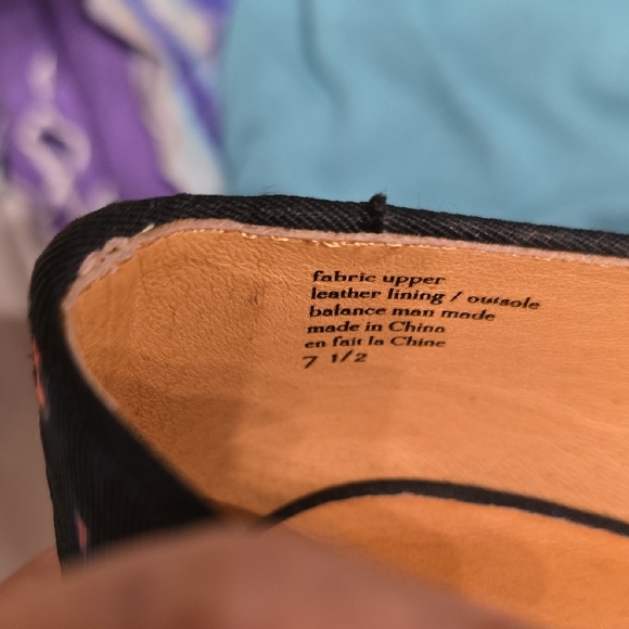 Seychelles Black Slip-On Loafers with Classic Silhouette - Picture 9 of 11